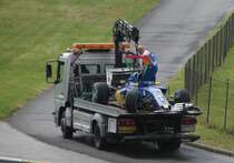 2016-er Sauber F-1 Rennwagen auf einem Autotransporter. Auf dem Qualifying (23.07.2016) des ungarischen großen Preises gab es wegen des starken Regens ziemlich viele unfälle, glücklicherweise wurde niemand schwer verletzt.