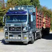 =MAN - Holztransporter rastet im September 2016 auf dem Autohof Fulda-Nord.