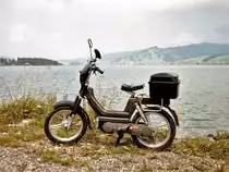 Piaggio SI Multi, Produktion 1970er bis in die 1990er Jahre. 1-Zylinderzweitaktmotor, 50 cm³ Hubraum 1,2 PS. Mischungsverhältnis 1:50. Geschwindigkeit: als Mofa 30 km/h, als Kleinmotorrad 45 km/h. (Schweiz, alte Aufnahme von 1987)