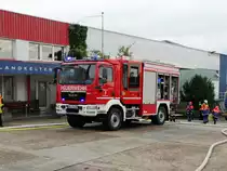 Feuerwehr Maintal MAN TGM LF10 (Neu) (Florian Maintal 4-43-1) am 01.10.16 bei der Jugendfeuerwehr Maintal Abschlussübung auf dem Gelände der Kelterei Höhl KG