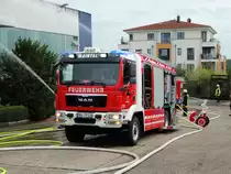 Feuerwehr Maintal MAN TGM LF20 (Florian Maintal 1-46-1) am 01.10.16 bei der Jugendfeuerwehr Maintal Abschlussübung auf dem Gelände der Kelterei Höhl KG