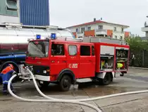 Feuerwehr Maintal IVECO LF 8 (Florian Maintal 2-41-1) am 01.10.16 bei der Jugendfeuerwehr Maintal Abschlussübung auf dem Gelände der Kelterei Höhl KG