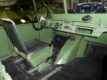 =Innenansicht des P 2 M - Geländewagens, Bj. 1956, 2407 ccm, 65 PS, gesehen im sächsischen Nutzfahrzeugmuseum in Hartmannsdorf im Juli 2016