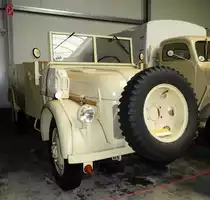 =Steyr-Daimler-Puch AU 2000 A/02, Bj. 1944, in Lizenzherstellung von Auto-Union Chemnitz.
Fotografiert im sächsischen Nutzfahrzeugmuseum in Hartmannsdorf im Juli 2016
