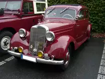 Mercedes Benz W136 VIII D. 1953 - 1955. In den letzten drei Produktionsjahren der W136 Baureihe, ergänzten die Untertürkheimer diese Modellreihe noch um ein Dieselmodell. Angetrieben wurde dieses Modell vom OM 636 Vorkammerdieselmotor, der aus einem Hubraum von 1767 cm³ eine Leistung von 40 PS erbrachte. Herbstfest an der Düsseldorfer Classic Remise am 02.10.2016.