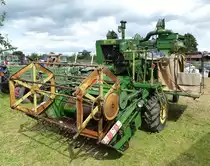 Lanz MD18, Mhdrescher von 1956 mit 4-Zyl.Dieselmotor von Mercedes, Schneidenbreite 1,6m, Flchenleistung pro Tag etwa 2-5ha, Bulldogtreffen Rheinhausen, Aug.2016