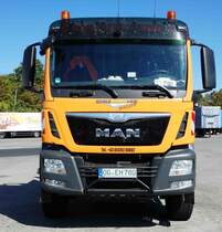 =MAN TGS 26.400 als Baggerfahrzeug der Firma  Echle exakt Bagger  rastet im September 2016 auf dem Autohof Fulda-Nord. 