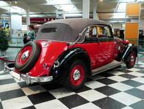 =Audi 920 Cabriolet, Bj. 1939, 3281 ccm, 75 PS, gesehen im August Horch Museum Zwickau, Juli 2016.