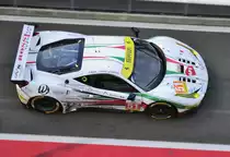 Mitzieher vom Dach der Boxenanlage, AF Corse Nr.51, Ferrari F458 Italia der	LMGTE Klasse nach einen Tankstopp, European Le Mans Series am 25.9.2016 in Spa Francorchamp