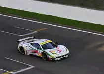 Mitzieher vom Dach der Boxenanlage, AF Corse Nr.51, Ferrari F458 Italia der LMGTE Klasse auf der Start und Zielgeraden, European Le Mans Series am 25.9.2016 in Spa Francorchamp