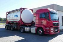 =MAN-Silozug steht auf dem Autohof Fulda-Nord, August 2016