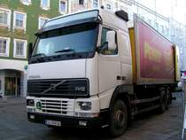 VOLVO FH12 im Zustelldienst am Rieder Hauptplatz; 081205