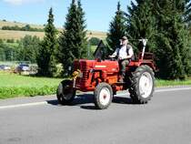 =IHC rollt im Festzug beim Pferdsdorfer Oldtimertag im August 2016