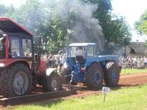 Er gibt schon ordentlich Rauchzeichen. Der Dutra D4K beim Traktorpulling in Oberlungwitz 2007.