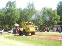 Kirowetz K700 vor dem Bremswagen beim Russentraktorpulling 2007.