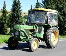 =John Deere 930 rollt im Festzug beim Pferdsdorfer Oldtimertag im August 2016