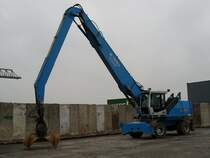 Terex-Fuchs MHL 350 stand am 01.01.2010 im Hafen von Trier