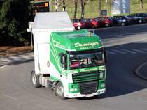 DAF_XF105 einer Halleiner Spedition kreuzt auf den Stra�en von Ried im Innkreis, 081204