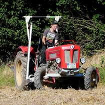 =Schlüter S 350 bei der Feldarbeit, gesehen beim John Deere - Lanz - Treffen im Kirchheim am See im August 2016