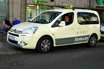 =Citroen als Taxi wartet am Bahnhof in Fulda auf Fahrgäste, August 2016