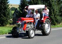 =MF 30 unterwegs beim Festzug anl. Pferdsdorfer Oldtimertag im August 2016