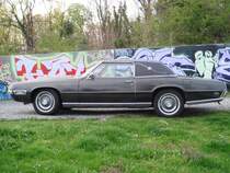 Ford Thunderbird 1969
aufgenommen 2008
Status: Dauerbaustelle
Motor: 429 cid Thunderjet
Vergaser: 4bbl
Aufbau: Landau Coupe
Extras: Power Windows, tinted glas, automatic temperature control, AM/FM Stereo Radio, Power Radio Antenna, Dual Rear Seat Radio Speakers, Tilt Away Steering Wheel, Cornering Side Lights, Convenience Check Group, Rear Lamp Monitor, Brougham Leather And Vinyl Interior, Rear Window Defogger, Adjustable Head Restraints, White Side Wall Tires, Deluxe Seat Belts, Sure Track Brake Control System, Door Edge Guards 