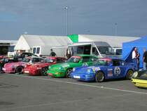 Diverse Porsche 911 warten auf den nchsten Renneinsatz.
Nrburgring-ADAC Eifelrennen am 23.09.07