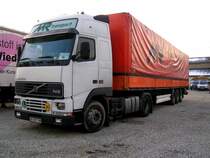 VOLVO FH12-460 wartet auf n�chste Eins�tze am Messegel�nde in Ried i.I.; 081129