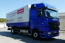 =MB Actros der Fahrschule Braun steht im September 2016 auf dem Autohof Fulda-Nord 