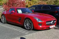 Mercedes Benz SLS AMG in Rot bei Cars&Coffee in Düsseldorf, am 16.10.2016.
