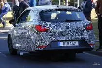 Seat Ibiza mit drei Rädern bei Cars&Coffee in Düsseldorf, am 16.10.2016.