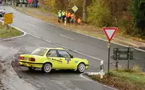 12 Michael Bieg/Chioma Monix, BMW 320 is,  auf teils noch glaten Asphalt, Rally Köln - Ahrweiler 12.11.2016
