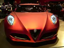 Alfa Romeo 4C. Coupé-Kracher von Alfa: die Studie 4C ist ein vier Meter kurzer Mittelmotor-Sportwagen mit Leichtbau-Karosserie und 200 PS. In unter fünf Sekunden geht es auf Tempo 100. Hochgeschwindigkeit 258 - 09.03 2011 