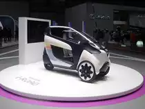 Elektromobil Toyota i-Road, Dreirad. Lediglich 300 kg leicht und 90 cm breit, ist der i-ROAD darauf ausgerichtet, im Stadtverkehr eine höchst flexible Mobilität zu sichern und gleichzeitig die Strassen zu entlasten und die Emissionen zu reduzieren - 09.03.2011