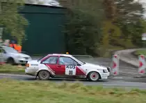 Vorwagen 00  Joachim & Thorsten Wirths D / D Toyota Corolla AE86 1984 beim abbigen in einen Wirtschaftsweg Asphalt nähe Rodder, Youngtimer Rally Köln - Ahrweiler 12.11.2016