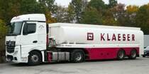 =MB Actros von  KLAESER  steht im Oktober 2016 auf dem Autohof Fulda-Nord
