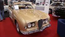 Alfa Romeo 1900 C  Supergioiello  Von diesem, von Orazio Puliga Satta gezeichneten und bei der Carozzeria Ghia eingekleideten Modell, wurden lediglich 18 Fahrzeuge produziert. Die Basis war der 1900 C (C steht für corto = kurz). Der 4-Zylinderreihenmotor leistet 100 PS aus 1884 cm³ Hubraum. Essen Motor Show am 30.11.2016.