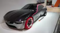 Opel GT Concept Car. 2016. Diese Studie wurde in diesem Jahr auf dem Genfer Salon vorgestellt. Momentan wird der genau 4 Meter lange Concept Sportler durch einen Elektromotor angetrieben. Gemäß den Mitteilungen der Fachpresse soll der Sportwagen demnächst mit einem 
1.0l 3-Zylinderreihenmotor mit Turbolader angetrieben werden. Dieser Motor soll dan 145 PS leisten. Essen Motor Show am 30.11.2016.