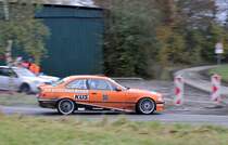 Nr.90 BMW M3 E 36, Frank Gerritsen Mulkes & Gert Jan Nijkamp bei der  Youngtimer  39. ADAC Rallye Köln Ahrweiler 12.11.2016, Nachmittags beim abbigen in einen Wirtschaftsweg nähe Rodder