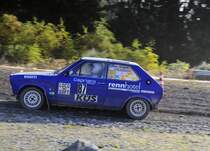 Nr.87 bei der  Youngtimer  39. ADAC Rallye Köln Ahrweiler 12.11.2016, Timo Hüppen & Diethelm Schafhaus auf VW Polo , vor der Mittagspause auf der Schotterpiste am Nürburgring