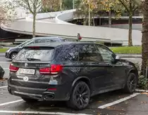 BMW X5 M50d (Rückansicht), gesehen in Zürich am 12.11.2016.