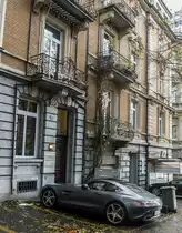 Mercedes-Benz AMG GT vor einem eleganten Bauwerk, gesehen in Zürich am 12.11.2016.