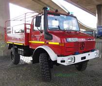 Mercedes Benz Unimog U 1300L der FW Düsseldorf.
Das Fahrzeug dient als Zugfahrzeug für die NEA 200 kVA, der Unimog sowie
die NEA sind zum THW OV Düsseldorf verteilt worden.
Aufgenommen im August 2016 beim NRW Fest in Düsseldorf