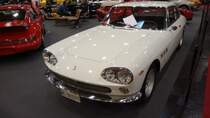 Ferrari 330 GTC. 1966 - 1968. Von diesem Modell wurden ca. 600 Fahrzeuge produziert. Hier wurde ein frühes Exemplar mit den  Chinese eyes  genannten, vorderen Doppelscheinwerfern abgelichtet. Der V12-motor leistet 300 PS aus 3967 cm³ Hubraum. Essen Motor Show am 30.11.2016.
