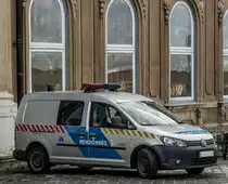 VW Caddy Maxi der ungarischen Polizei, aufgenommen am 13.11.2016