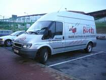 Ford Transit Hochdach der Metzgerei Roth aus Niederaula gesehen auf dem Globus-Parkplatz in 36100 Petersberg