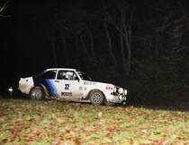 Ford Escort RS, Stefan Uhl & Michael Uhl mit der Startnumer 32, bei der  Youngtimer  39. ADAC Rallye Köln Ahrweiler 12.11.2016, Nachts in der Eifel, (Blitzlicht ist erlaubt)