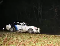 Ford Escort RS, Stefan Uhl & Michael Uhl mit der Startnumer 32, bei der  Youngtimer  39. ADAC Rallye Köln Ahrweiler 12.11.2016, Nachts in der Eifel, (Blitzlicht ist erlaubt)