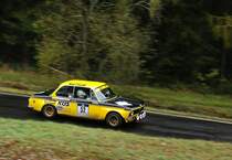 Mitzieher BMW 2002ti Nr.52, Christopher Stahl & Ina Lotz bei der  Youngtimer  39. ADAC Rallye Köln Ahrweiler 12.11.2016, Morgens -2° auf teils noch glaten Asphalt
