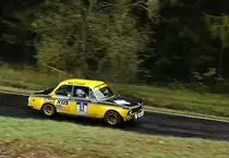 Mitzieher BMW 2002ti Nr.52, Christopher Stahl & Ina Lotz bei der  Youngtimer  39. ADAC Rallye Köln Ahrweiler 12.11.2016, Morgens -2° auf teils noch glaten Asphalt